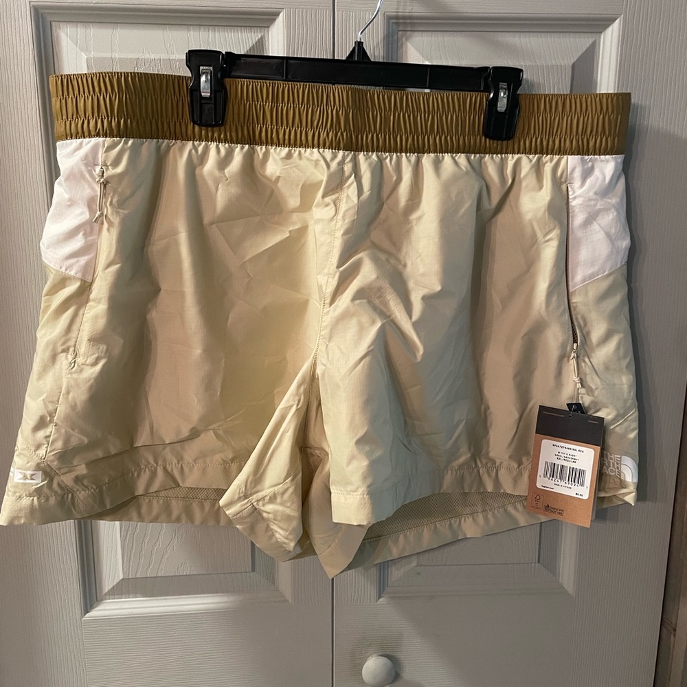 THE NORTH FACE WOMEN'S TNF X SHORTS NWT SIZE XXL COLOR GRAVEL/GARDENIA WHITE